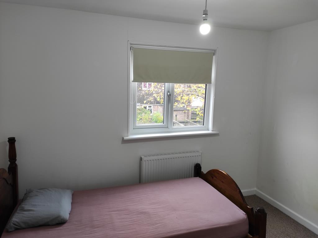Blenheim Drive, Bicester, OX26 3 bed terraced house £1,250 pcm (£288 pw)