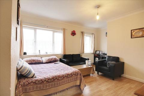 2 bedroom flat for sale, Regal Court, Edmonton, London, N18