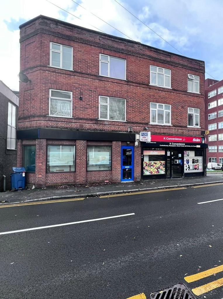 Shop To Let High & retail space to rent £1,000 pcm
