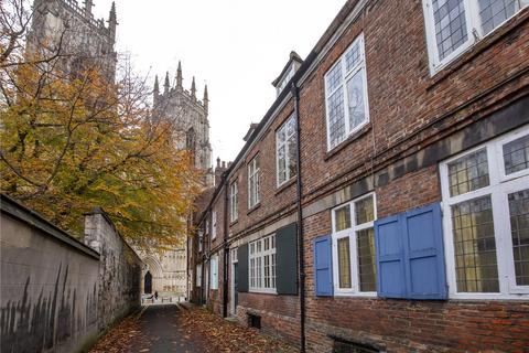 4 bedroom terraced house to rent, Precentors Court, York, YO1