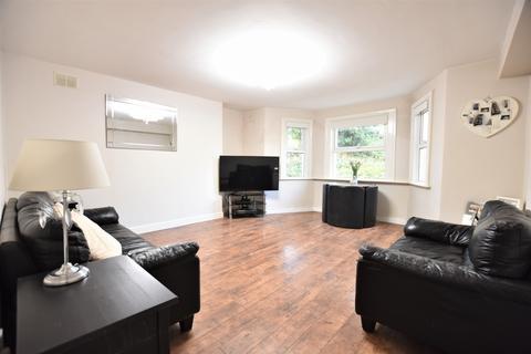 2 bedroom flat for sale - Southend Crescent, Eltham, SE9