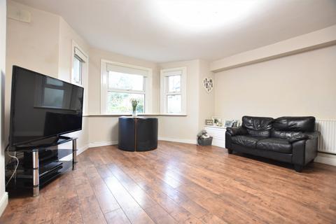 2 bedroom flat for sale - Southend Crescent, Eltham, SE9