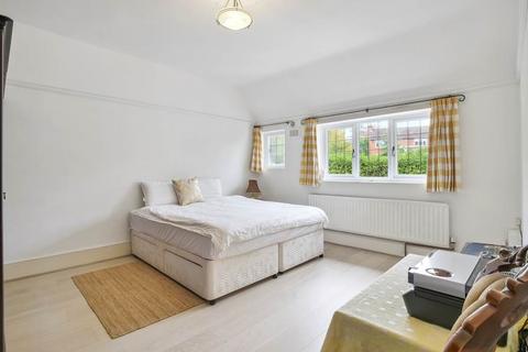 3 bedroom apartment to rent, Denbridge Road,, Bromley