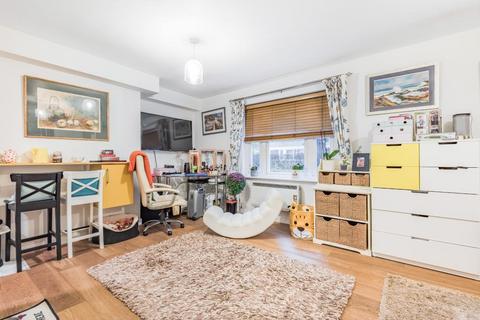1, Winstonrose Court, 15 Sheendale Road, Richmond, TW9 2JL