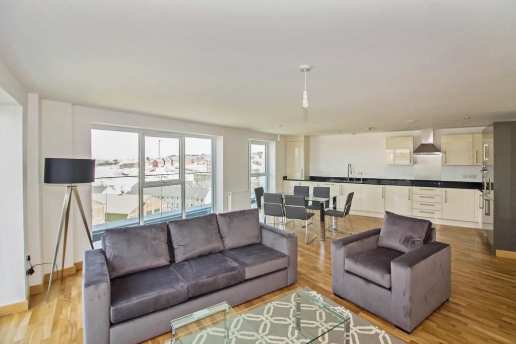 Langley Square, Dartford, Kent DA1 3 bed apartment £1,885 pcm (£435 pw)
