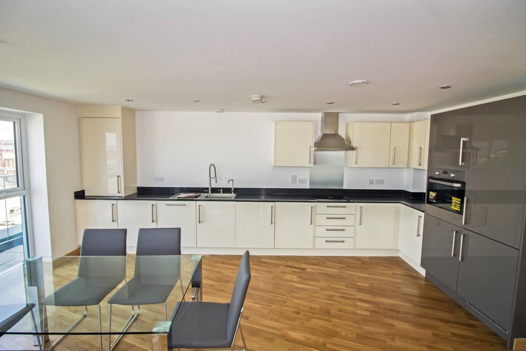 Langley Square, Dartford, Kent DA1 3 bed apartment £1,885 pcm (£435 pw)