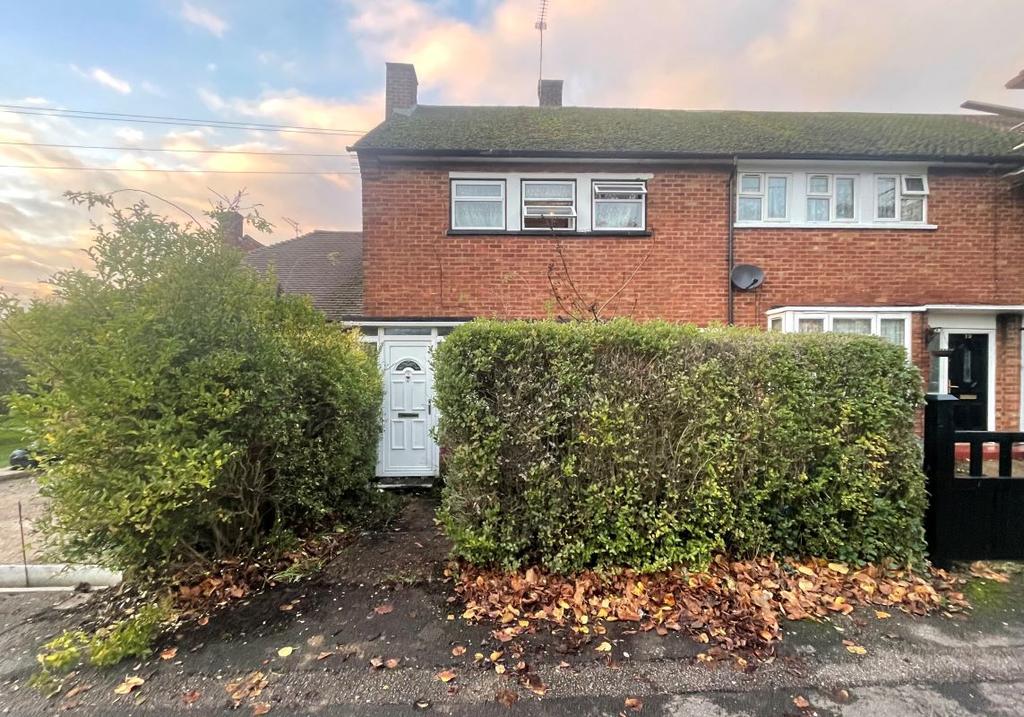 17 Allerton Road, Borehamwood... 3 bed end of terrace house £225,000