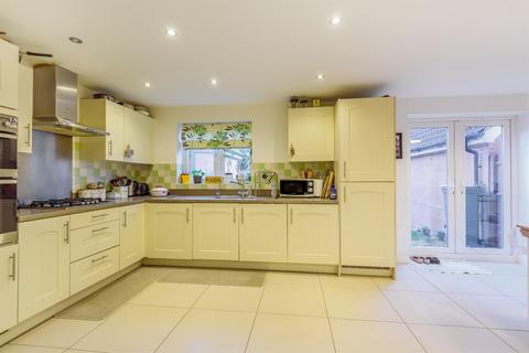 4 bedroom detached house to rent, Whitley Rise, Reading, RG2