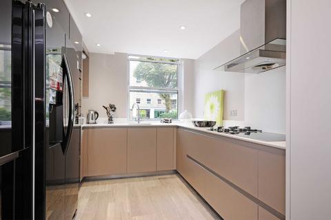 4 bedroom house to rent, Court Close, St John's Wood Park, St John's Wood, London, NW8
