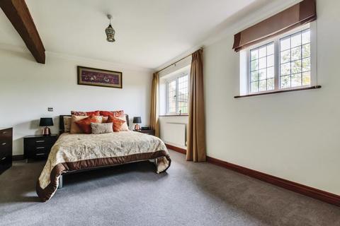 5 bedroom detached house for sale - Hook,  Hampshire,  RG27