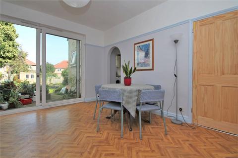 18 Abergeldie Road, London, SE12 8BJ