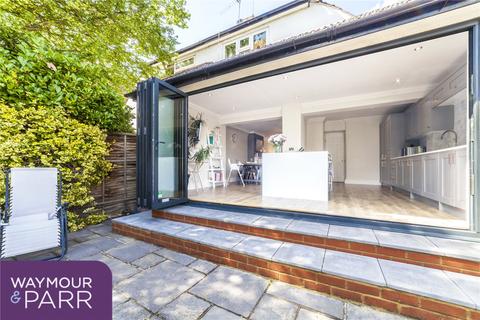 20 Senlac Road, London, SE12 9NA