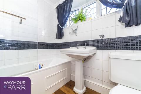 20 Senlac Road, London, SE12 9NA
