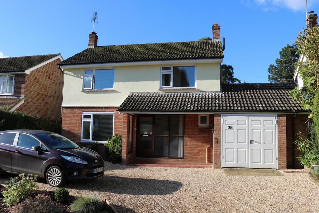 Finches Park Road, Lindfield, RH16 3 bed house £675,000