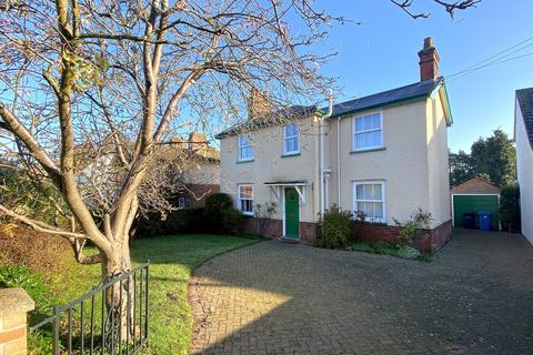 Fairview Ipswich Road, Holbrook, Ipswich, IP9 2QR