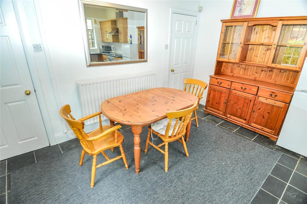Grove Lane, Cheadle Hulme, Cheadle, Greater Manchester, SK8 2 bed semi