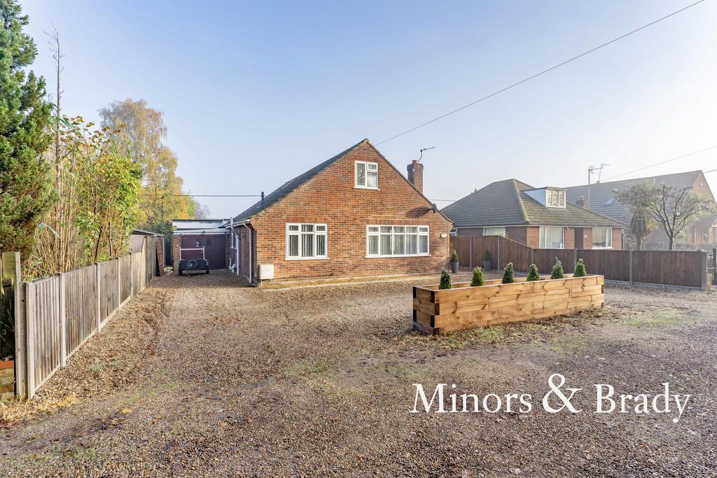 Fakenham Road, Taverham 4 bed detached bungalow £485,000