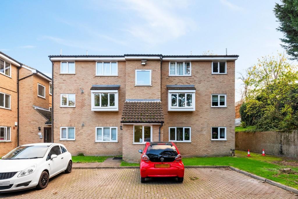 Cambridge Gardens, Muswell Hill N10 Terraced house for sale £225,000