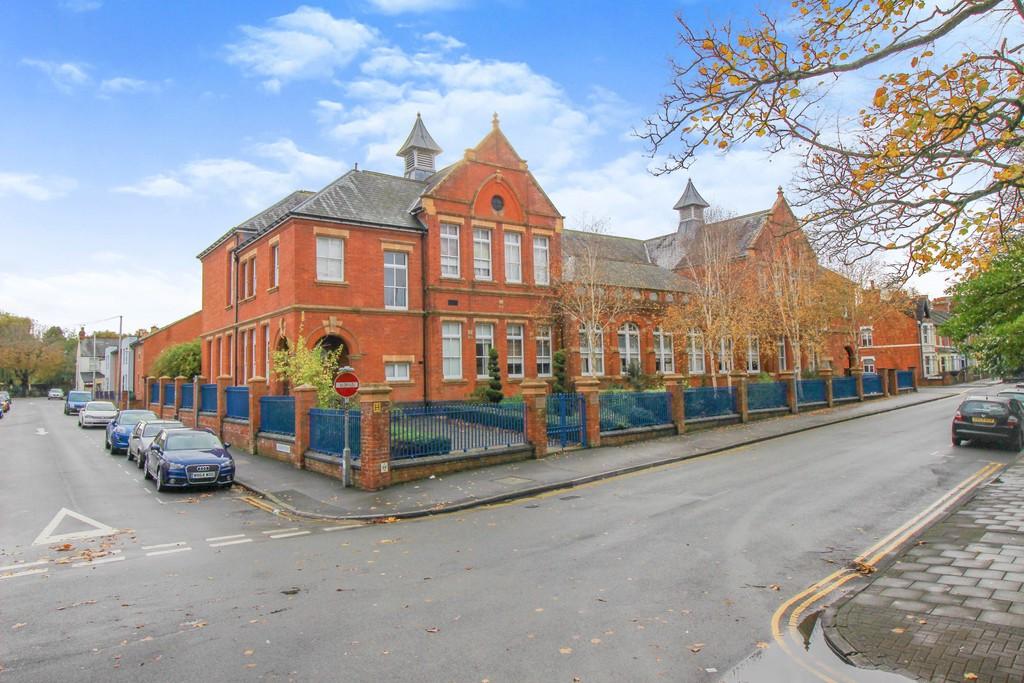 Euclid Street, Town Centre, Swindon 2 bed apartment £850 pcm (£196 pw)
