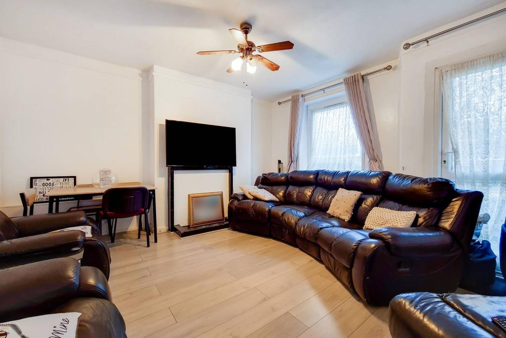 Tulse Hill, SW2, Tulse Hill, London, SW2 3 bed flat for sale £340,000