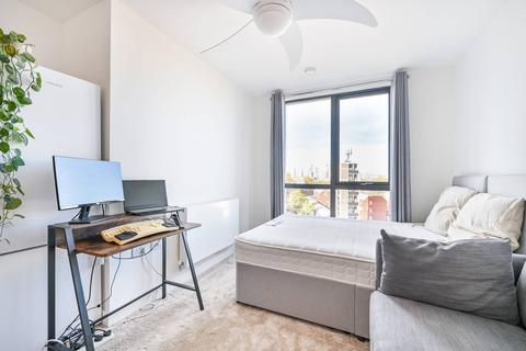 3 bedroom flat to rent - Coal Lane, Brixton, London, SW9