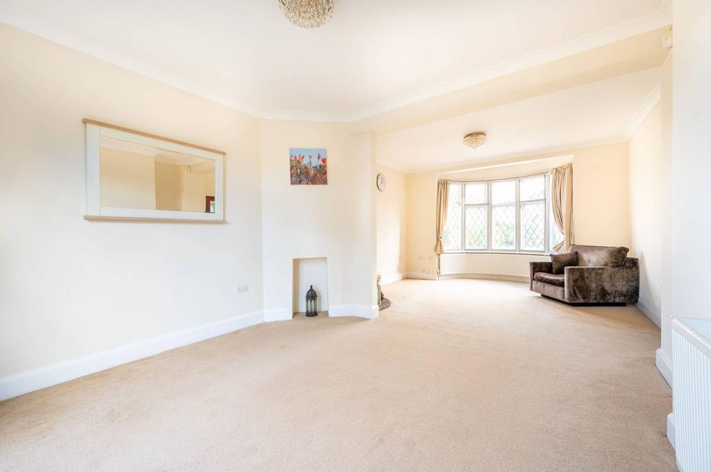 Aldborough Road South, Seven Kings, Ilford, IG3 3 bed semidetached