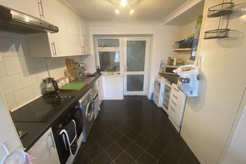 2 bedroom bungalow for sale - East Crescent, Canvey Island