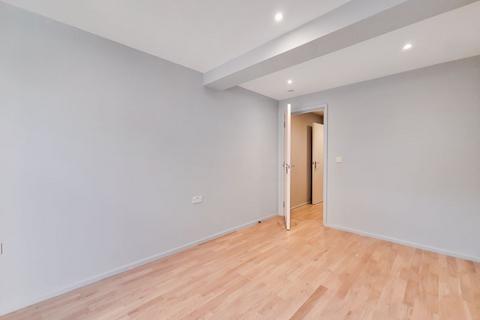 3 bedroom apartment to rent, Mowlem Street, London