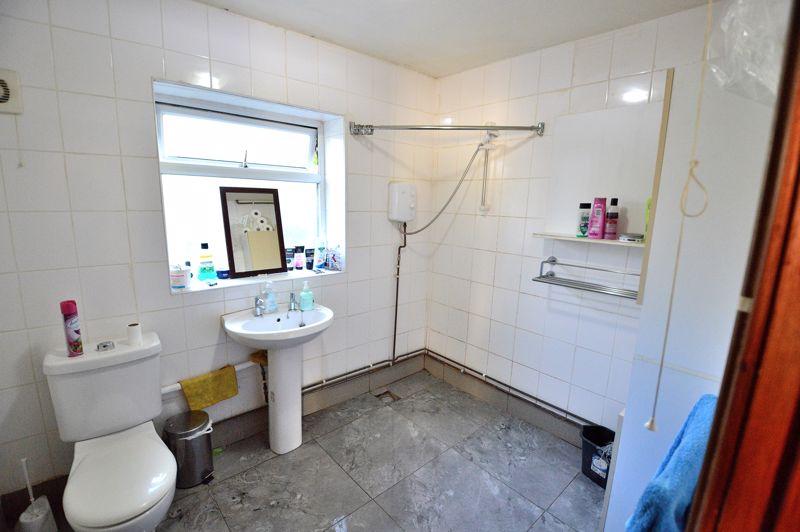 Bungalow   shower