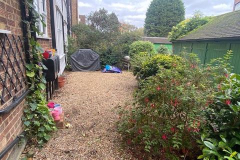 7 Imber Close, Esher, KT10 8EB