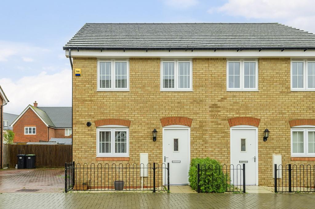 Cavell Mews, Flitwick, MK45 2 bed semidetached house £325,000
