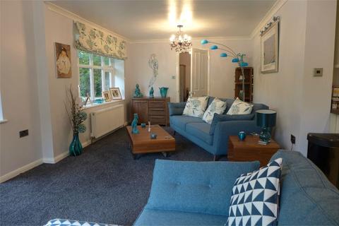 2 bedroom ground floor flat to rent - Queen Mary Close, Fleet, GU51