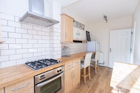 2 bedroom flat for sale, Croham Road, South Croydon, CR2