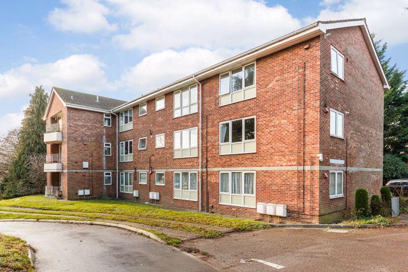Victoria Road, Salisbury SP1 1 bed apartment £750 pcm (£173 pw)