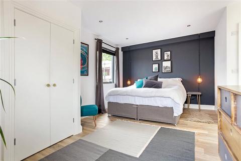 2 bedroom penthouse to rent - Sydenham Road, Guildford, Surrey, GU1
