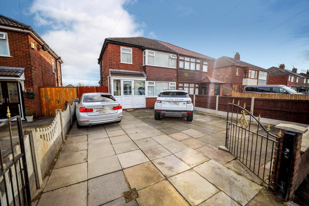 Vista Road, NewtonLeWillows, WA12 9EH 3 bed semidetached house £