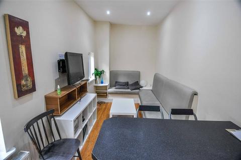 4 bedroom flat to rent, Landcross Road, Manchester, M14