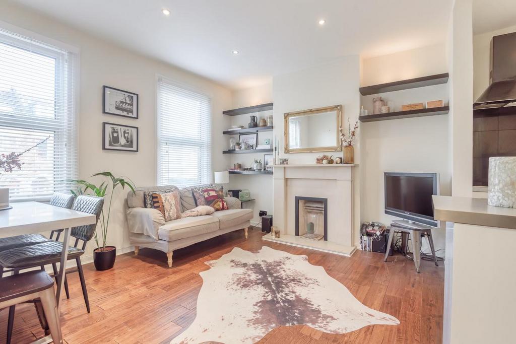 Hamilton Road, Wimbledon 2 bed flat for sale £550,000