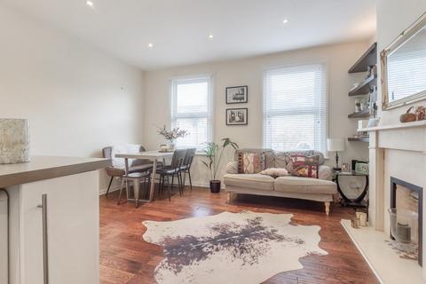 78b Hamilton Road, London, SW19 1JF