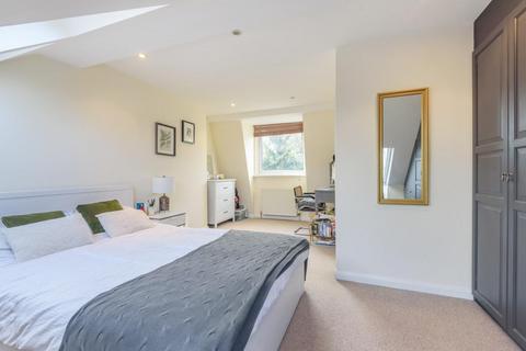 78b Hamilton Road, London, SW19 1JF