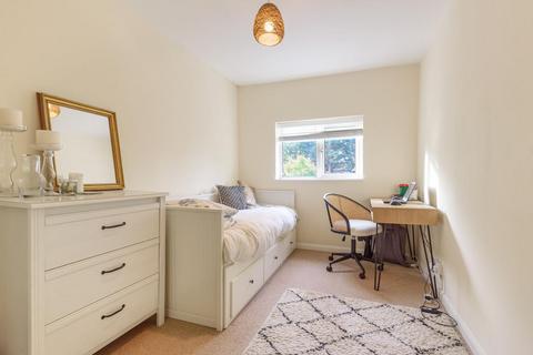 78b Hamilton Road, London, SW19 1JF