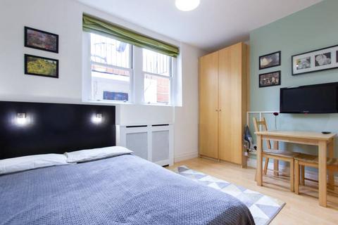 Studio to rent, Claverton Street, Pimlico, London, SW1V