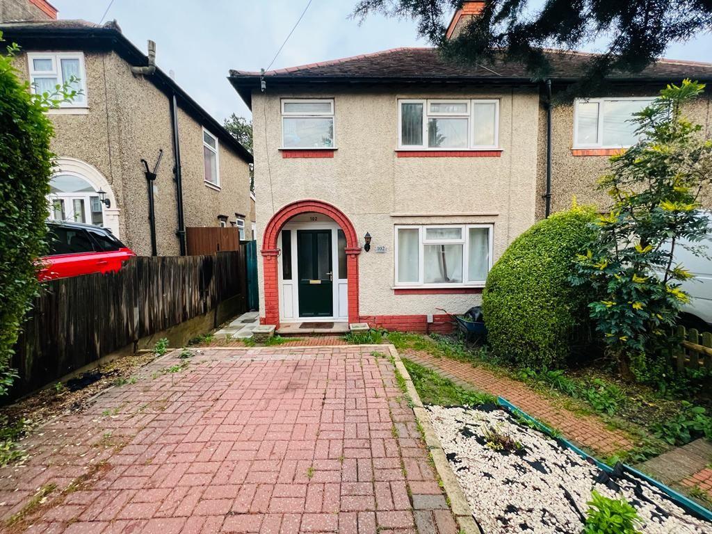 Bush Hill, The Headlands, Northampton... 3 bed semidetached house £