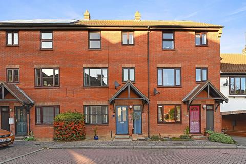 Sutton Close, Woodbridge, IP12