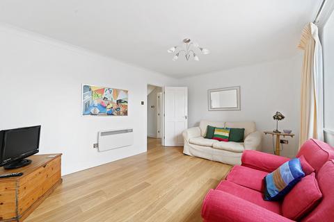 undefined, Thoroughfare, Woodbridge, IP12