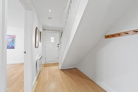 undefined, Thoroughfare, Woodbridge, IP12