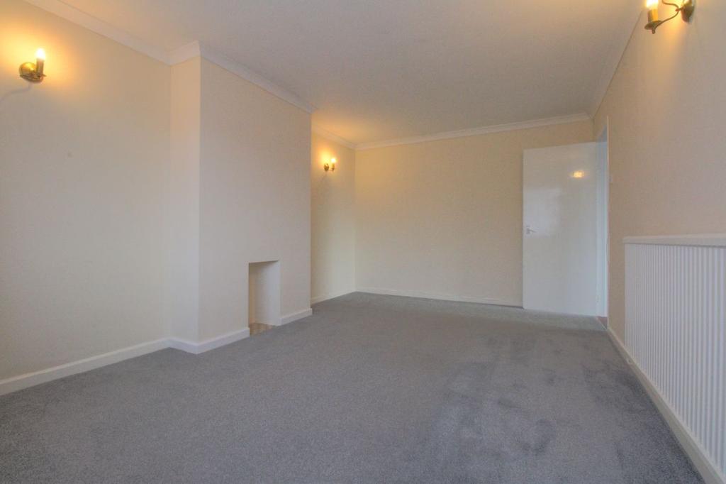 Penryn Road, Kesgrave, Ipswich 2 bed bungalow £850 pcm (£196 pw)