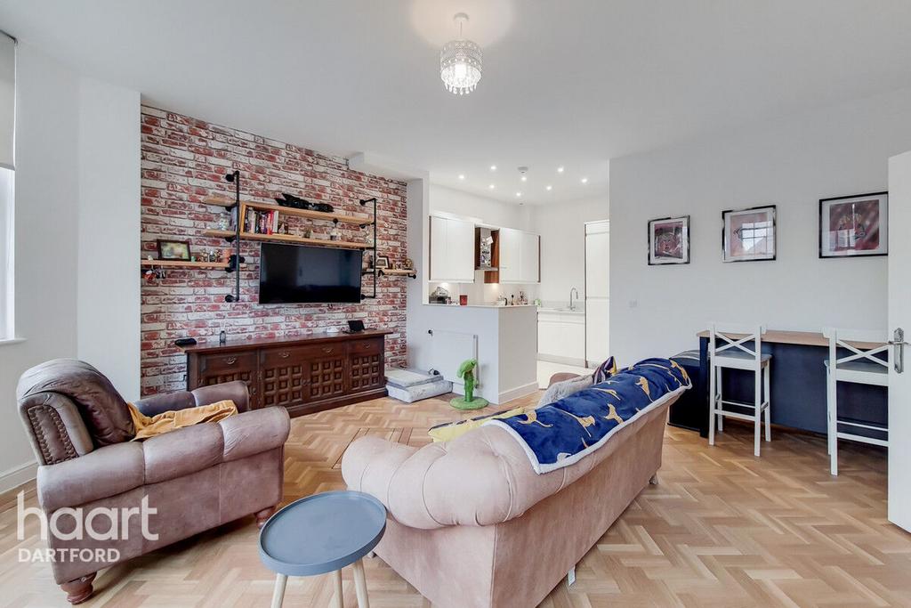 Chapel Drive, Dartford 2 bed apartment for sale £325,000