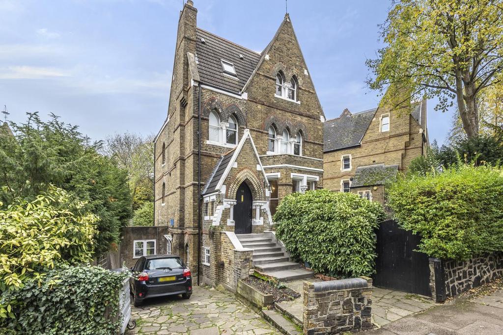 Crescent Road, Hornsey 2 bed flat for sale £450,000