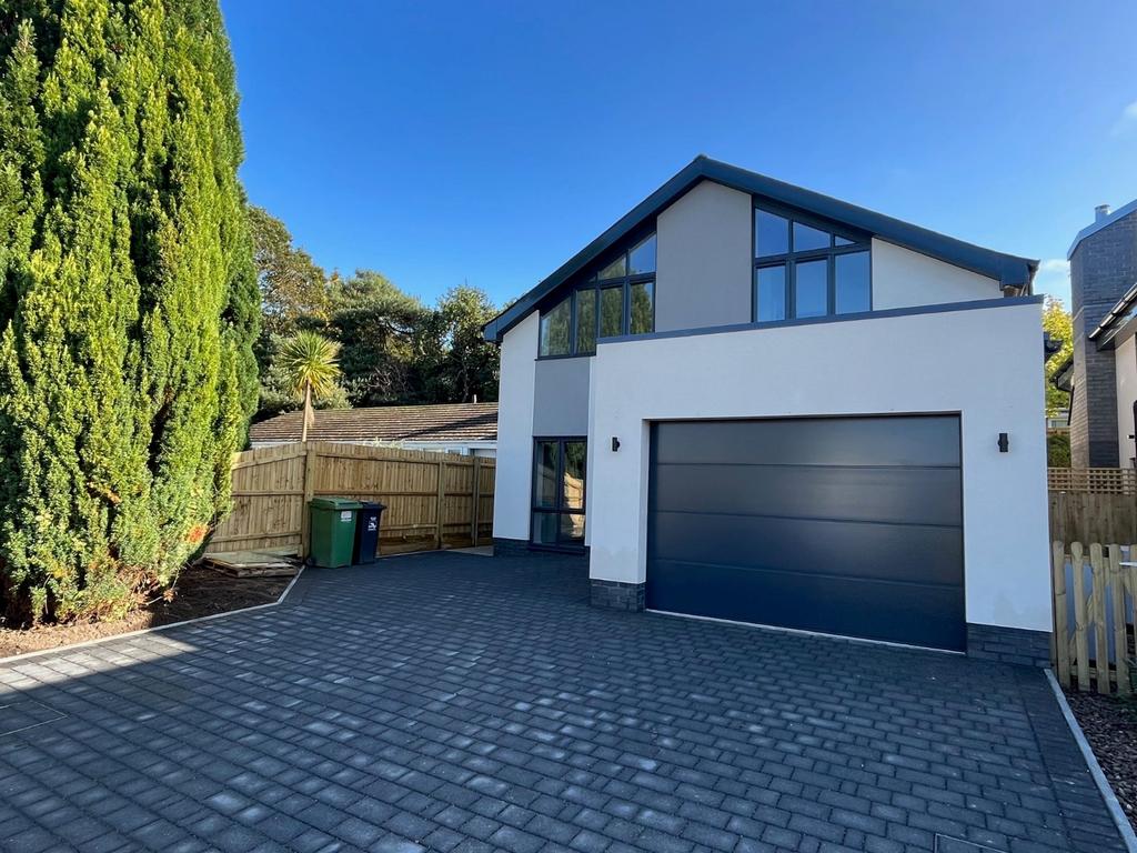 South Western Crescent, Whitecliff, Poole, Dorset, BH14 4 bed detached